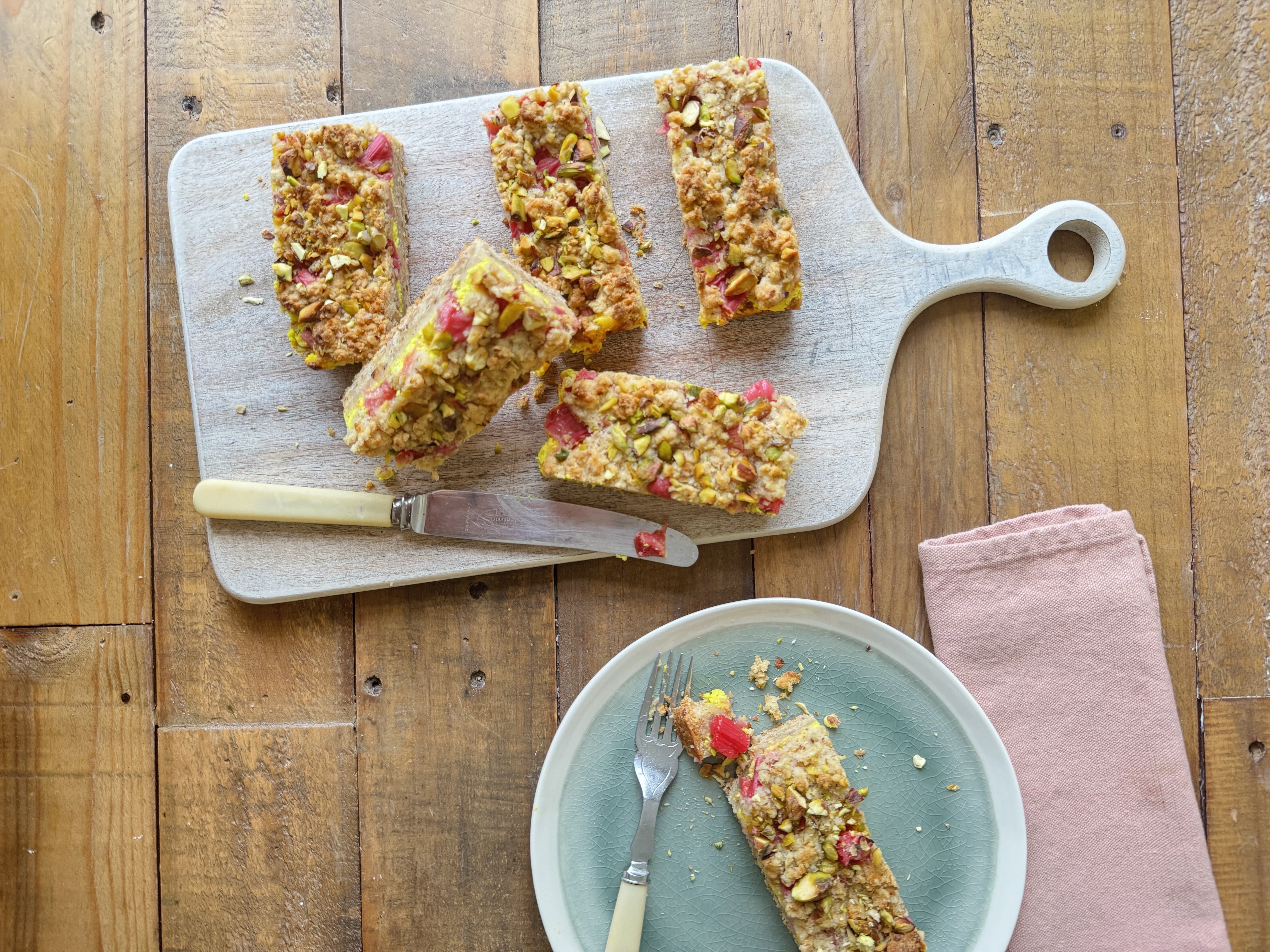 Rhubarb & Custard Cheesecake Crumble Bars